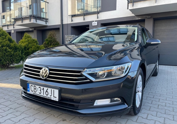 Volkswagen Passat cena 66990 przebieg: 123000, rok produkcji 2018 z Skawina małe 211